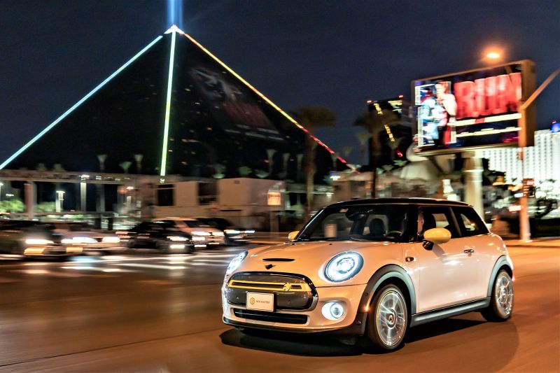 記事タイトルの表紙画像: MINI will only offer fully electric models in the future