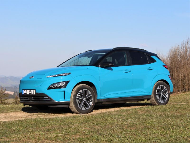 titulní obrázek článku: Hyundai Kona Electric 64 kWh 2021 - low consumption, the basis for great range