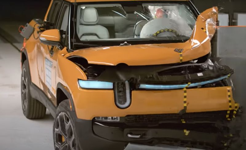 titulní obrázek článku: Rivian R1T Earns Top Safety Pick+ Rating in IIHS Crash Tests