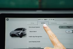 MG MG4 Electric - touchscreen