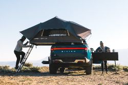 Rivian R1T - camping tent