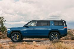 Rivian R1S - Image 3 from the photo gallery