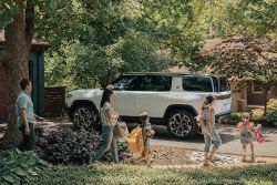 Rivian R1S - Image 2 from the photo gallery