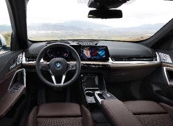 BMW iX1 - interior 