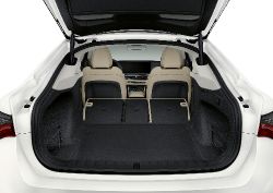 BMW i4 - trunk / boot