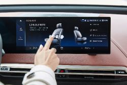 BMW iX - touchscreen
