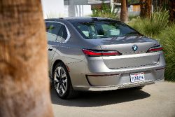 BMW i7 - rear