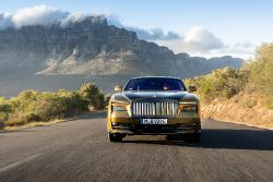 Rolls-Royce Spectre - front