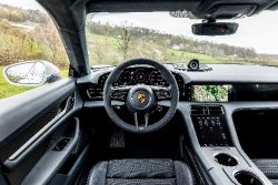 Porsche Taycan Cross Turismo - Ice Grey Metallic dashboard