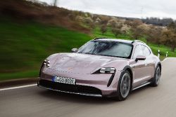 Porsche Taycan Cross Turismo - Frozen Berry Metallic