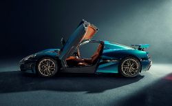 Rimac Nevera - SIDE open