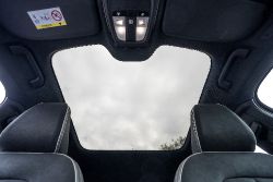 Volvo C40 Recharge - sunroof
