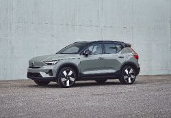 Volvo XC40 Recharge - side