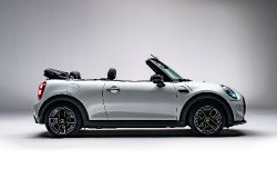 Mini Cooper SE Convertible - side