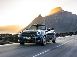 Mini Cooper SE Convertible - front