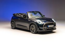 Mini Cooper SE Convertible - front