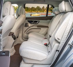 Mercedes-Benz EQS SUV - Interior rear seats