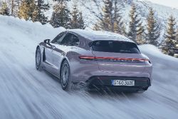 Porsche Taycan Sport Turismo - frozen berry