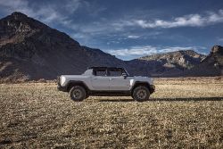 GMC Hummer EV Pickup - side