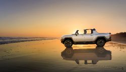 GMC Hummer EV Pickup - side