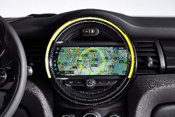 Mini Cooper SE - Interior touchscreen