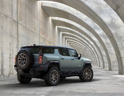 GMC Hummer EV SUV - Image 12 from the photo gallery