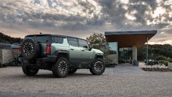 GMC Hummer EV SUV - Image 3 from the photo gallery