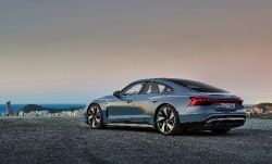 Audi e-tron GT - side