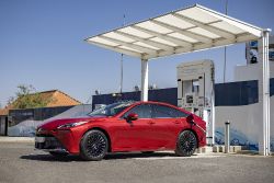 Toyota Mirai - refueling