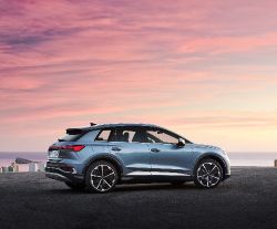 Audi Q4 e-tron - side