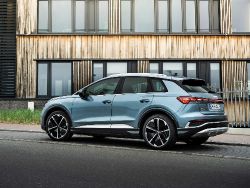 Audi Q4 e-tron - side