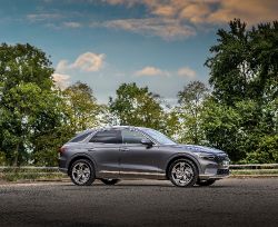 Genesis GV70 - side