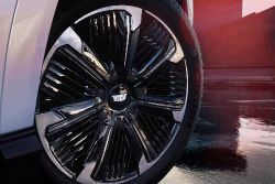 Cadillac Escalade IQ - 24 inch rim