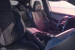 Peugeot E-3008 - interior front seats