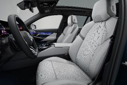 BMW i5 Touring - interior front seats