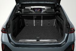 BMW i5 Touring - trunk / boot