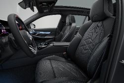 BMW i5 Touring - M60 interior front seats