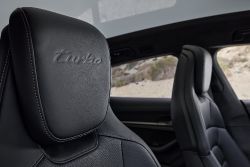 Porsche Taycan Cross Turismo - interior front seats