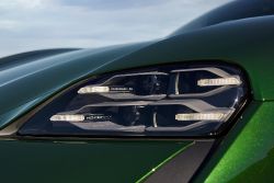 Porsche Taycan Cross Turismo - head lights