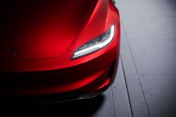 Tesla Model 3 - Model 3 Performance 82